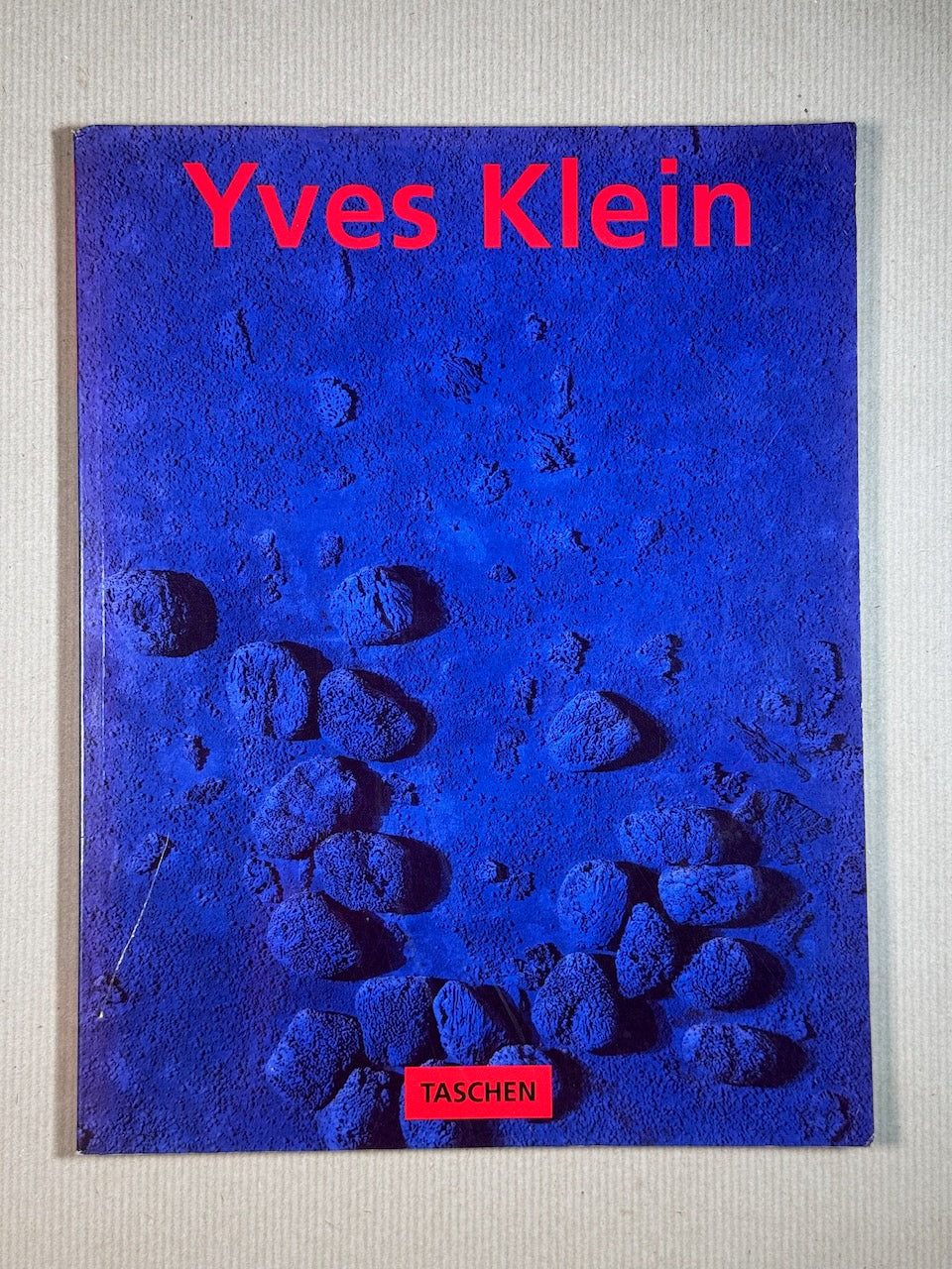 アート・デザイン・音楽 Yves Klein 1928 - 1962. Yves Klein 1928 - 1962. International Klein Blue – Gallery
