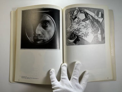 (未使用･未開封品)Fantastic World of Mc Escher [DVD] Maurits Cornelis Escher Other World (Signed Print) 1947